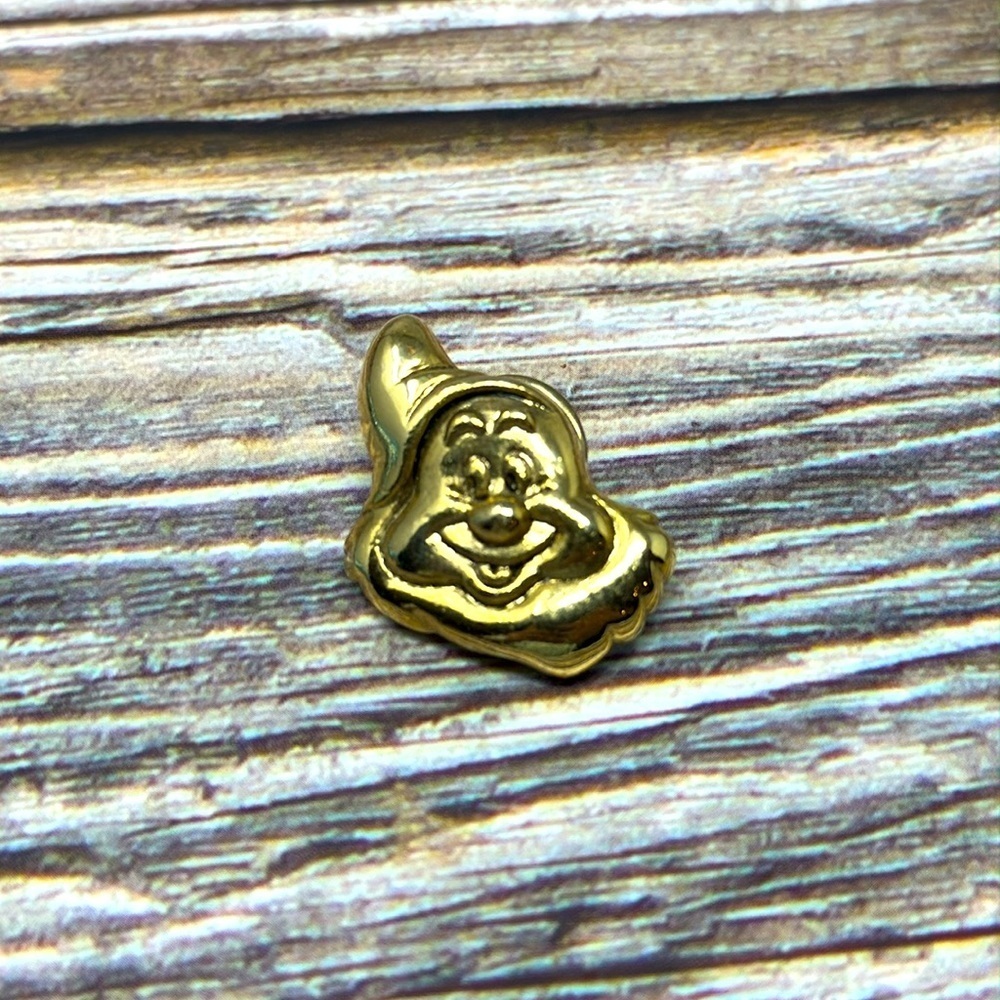 WALT DISNEY - Goldtone Snow White & The Seven Dwarfs Collectors PIN SET​​​ - Picture 6 of 9